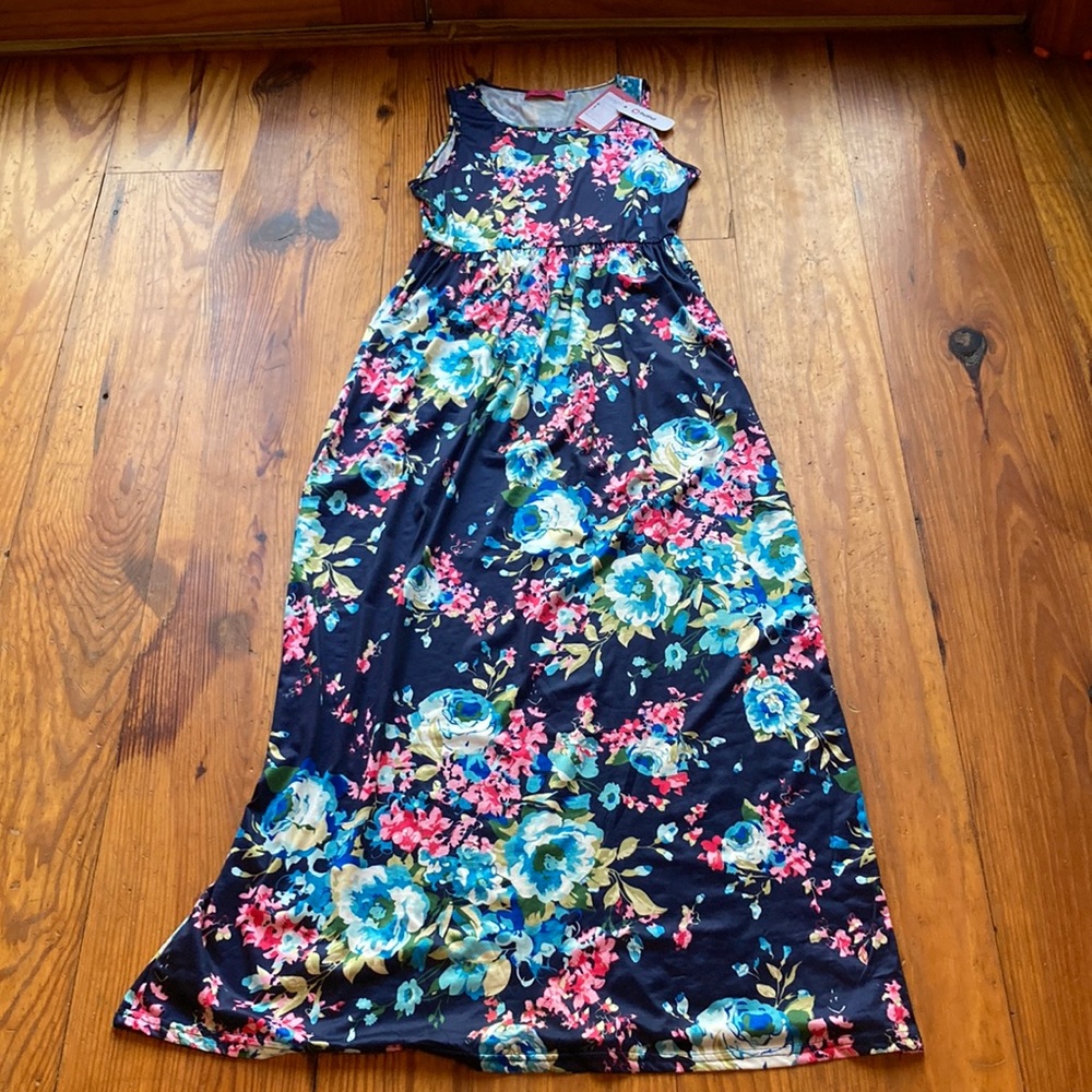 NWT Ruiyige sleeveless navy floorlength dress with blue and pink flowers sz. M